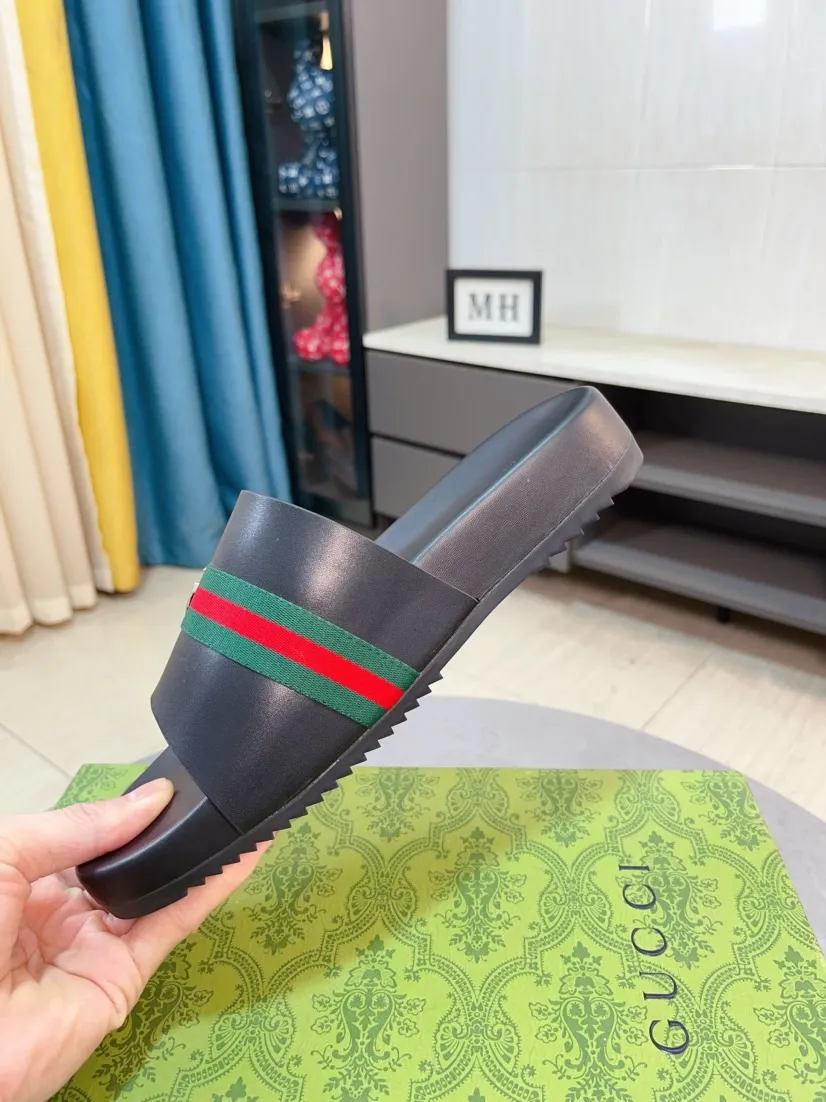 Men's Men's Shoes💰300🌸🌸【GUCCI New Style】This slipper is made of GG polyester fiber and is decorated with the Gucci label on the front, adding a bold logo feel to the style. "Gucci Made in Italy" stamped label Rubber sole Flat Made in Italy Men's sizes 39 to 45, (46. Customized